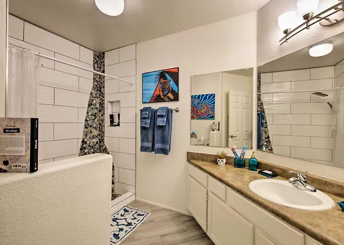 Holiday home Modern W/ Pool Access ~ 3 Mi To Dtwn