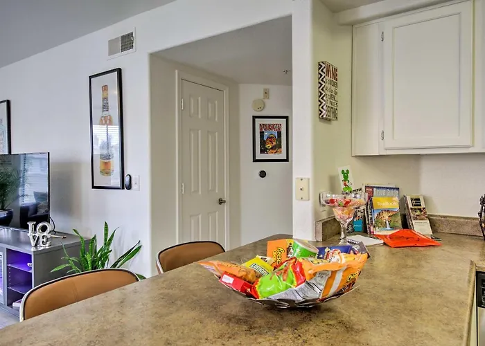 Modern W/ Pool Access ~ 3 Mi To Dtwn Holiday home Phoenix