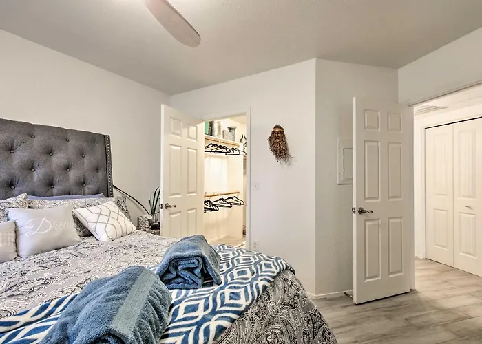Modern W/ Pool Access ~ 3 Mi To Dtwn Holiday home Phoenix
