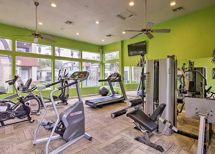 Modern W/ Pool Access ~ 3 Mi To Dtwn Holiday home *