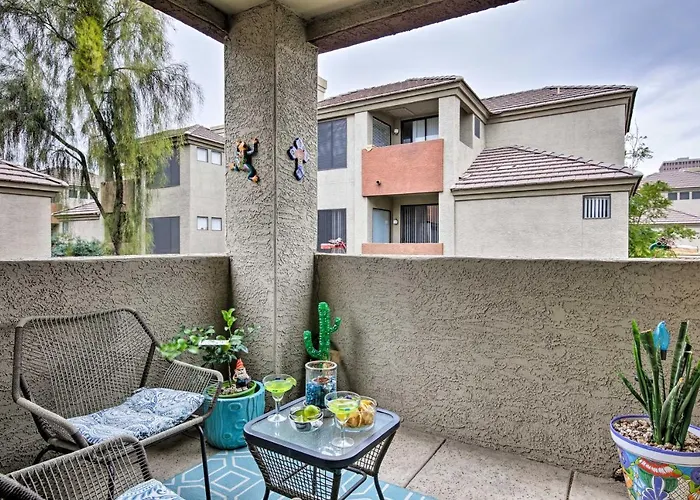 Modern W/ Pool Access ~ 3 Mi To Dtwn Holiday home *