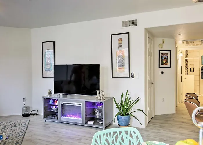 Modern W/ Pool Access ~ 3 Mi To Dtwn Holiday home *